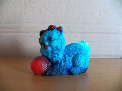 Figur Katze verändert die Farbe spielt mit einem Ball ca.5,5 cm groß