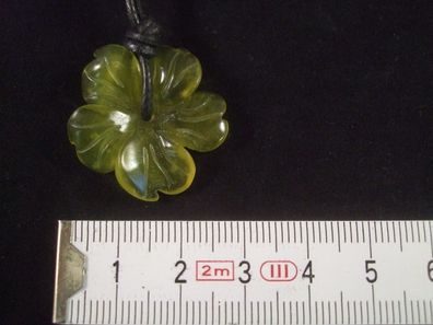 Serpentin (China-Jade) Blüte Anhänger -Schmuck-Edelsteine-Heilsteine-Kettenanhänger
