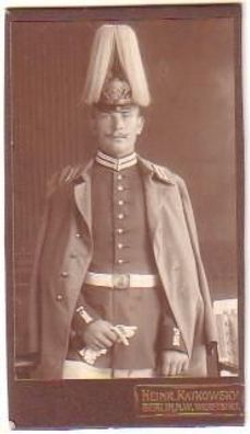 13388: Kabinettfoto Soldat in Parade-Uniform um 1910