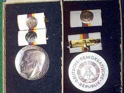 DDR Dr.Theodor Neubauer Medaille Silber mit Etui