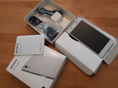 Sony Xperia Z5 32GB in Weiß / Silber simlock- und vertragsfrei / mit Folie