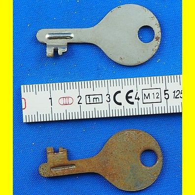 3 Stück alte Flachschlüssel für Spardose / Sparschwein ca. 43 mm Schliessung 9