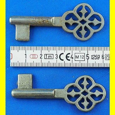 2 Stück alte antike Möbelschlüssel / Truhenschlüssel ca. 62 mm (16)