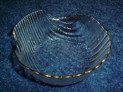 kleine Schale in Muschelform mit Goldrand