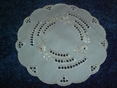 kleines rundes Deckchen 14,5cm Loch-und Weißstickerei