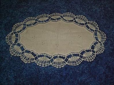 Deckchen Baumwolle mit schöner Klöppelspitze 30x19cm