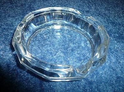 einfacher älterer Aschenbecher aus Glas ca 10cm