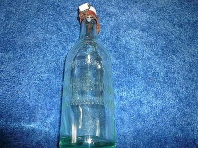 alte Mineralwasserflasche mit Keramikverschluß