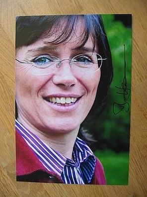 Grünen-Politikerin Bettina Herlitzius - hands Autogramm