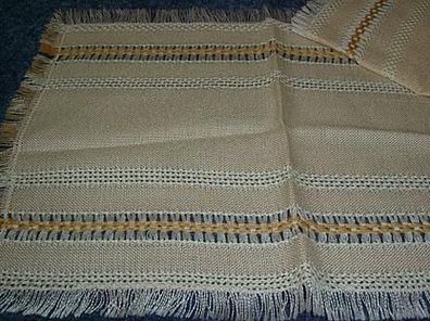 2 kleine Deckchen 25 x35cm-beige mit ´Webmuster