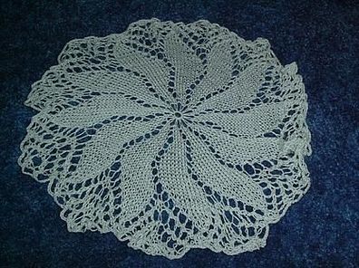 Deckchen Handarbeit gestrickt- 20cm Durchmesser-8