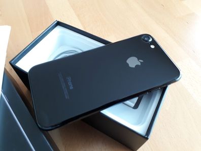 Apple iPhone 7 128GB in Diamantschwarz simlockfrei & iCloudfrei & neuwertig & foliert