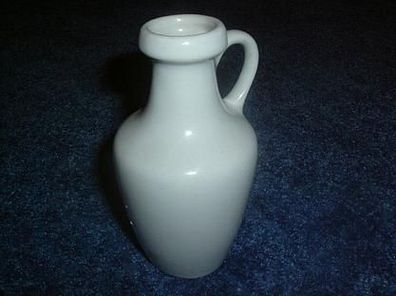 kleine weiße Vase mit Griff