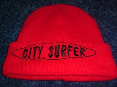 Kindermütze rot mit Aufschrift City Surfer