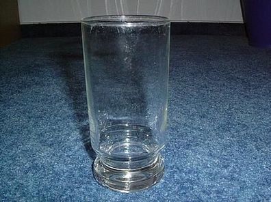 Trinkglas schlicht und einfach ohne Muster