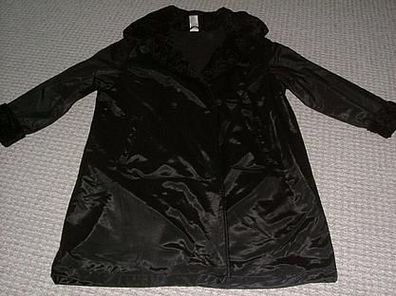 längere Jacke / Kurzmantel Größe 46 in schwarz