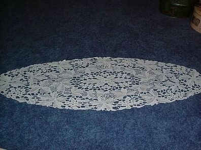 altes Deckchen aus Baumwollspitze- 68 x 25 cm-oval