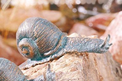 Bronzefigur Schnecke gebogen 8,5cm lang Rottenecker Bronze Skulptur Dekoration