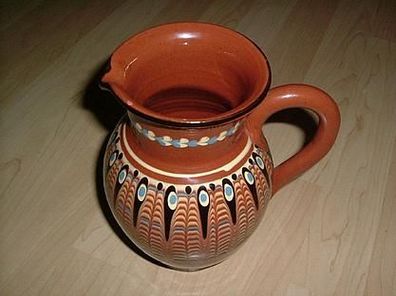 brauner Saftkrug aus Keramik