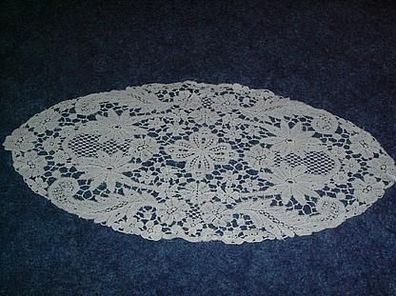ovales Deckchen aus Großmutters Zeiten 43 x 22cm