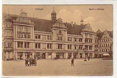 36621 Ak Torgau Markt und Rathaus um 1930