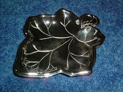 kleine Silberschale in Form eines Blattes