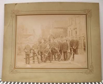 großes Foto Feuerwehr Mannschaft um 1910