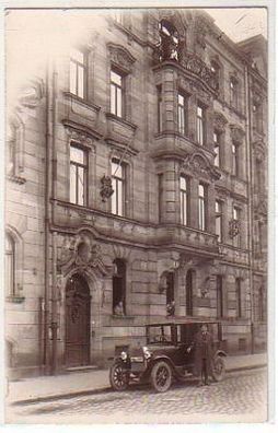 14419 Foto Ak Automobil vor Wohnhaus um 1920