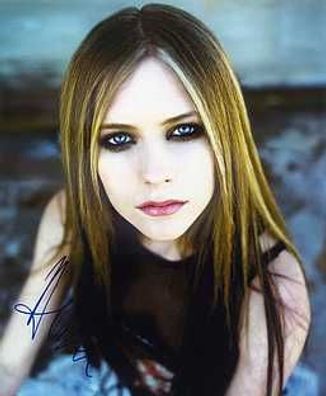 Original Autogramm AVRIL Lavigne auf Großfoto (COA)
