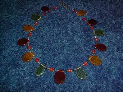 seltene Ketten mit Glasperlen in schönen Farben