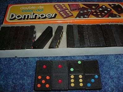 seltenes Domino Spiel mit farbigen Punkten