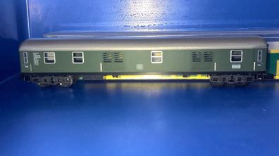 Minitrix 3010 Schnellzugwagen, DB grün Schnellzugwagen Gepäck, mit Licht OVP