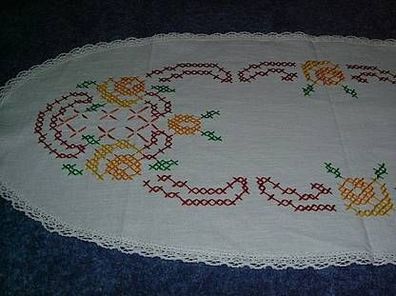 Decke mit Stickerei aus Baumwolle oval-63 x 27 cm
