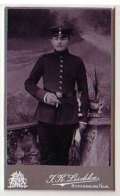 42372 kleines Kabinettfoto Soldat Strassburg E. um 1910