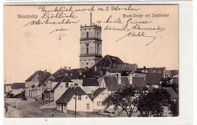 42964 Ak Neustrelitz Bruchstraße mit Stadtkirche 1916