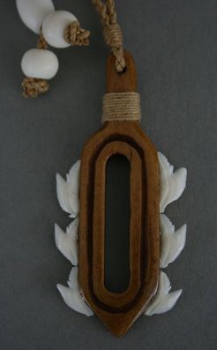 Tribal Kette aus Holz mit Haizahn Haizähne