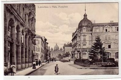 43649 Ak Landau in Pfalz Postplatz aus um 1920