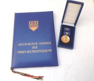 DDR Medaille FDJ Artur Becker in Bronze + Etui, Urkunde