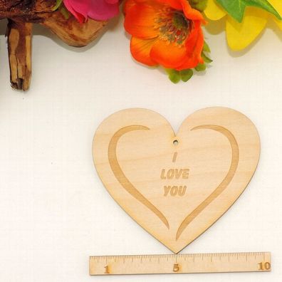 I Love You graviert auf einem Holzherz mit Loch Hochzeit Valentinstag Liebesgruß