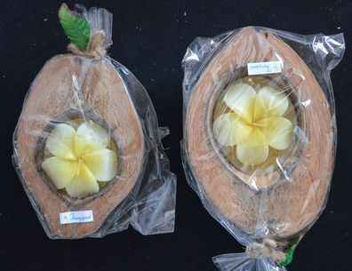 Kokosnuß - Kerze mit Frangipani - Blüte