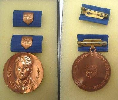 DDR Artur Becker Medaille in Bronze mit Etui