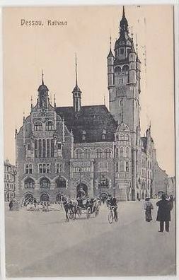 30728 Ak Dessau Rathaus mit Kutsche davor 1915