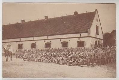 36052 Foto Ak Neumark Soldaten mit Pickelhaube 1. Weltkrieg 1915