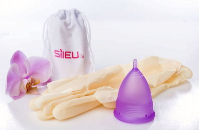Menstruationstasse Soft Gr. L mit 10 Hygienehandschuhen für normale bis starke Regel