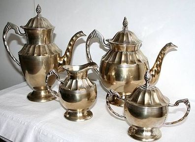 schönes antikes Set Kaffeekanne, Teekanne, Milchkännchen, Zuckerdose