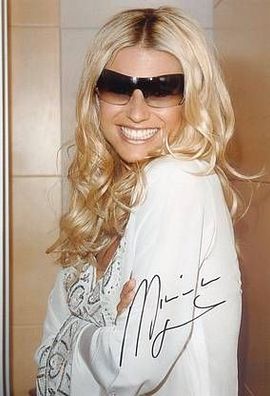 Original Autogramm Michelle Hunziker auf Großfoto