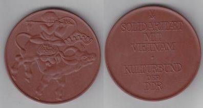 DDR Porzellan Medaille Solidarität mit Vietnam um 1975