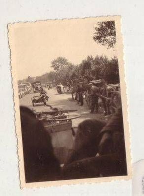 47960 Foto Kradmelder in Militärkolonne 2. Weltkrieg
