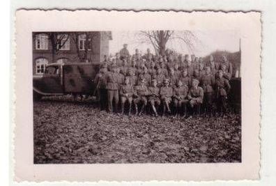 48651 Foto Deutsche Soldaten Gruppenbild vor LKW 2. WK