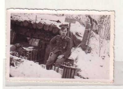 46454 Foto Deutsche Infanterist mit Orden Winter 2. WK